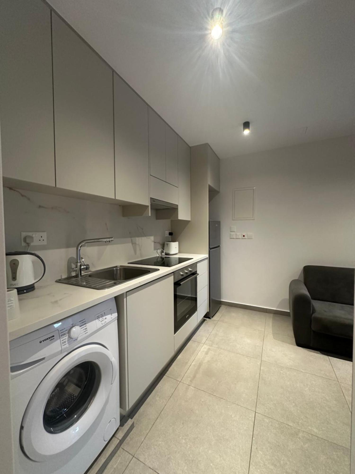 Royal Sunset Studios & Apartments Limassol Luaran gambar